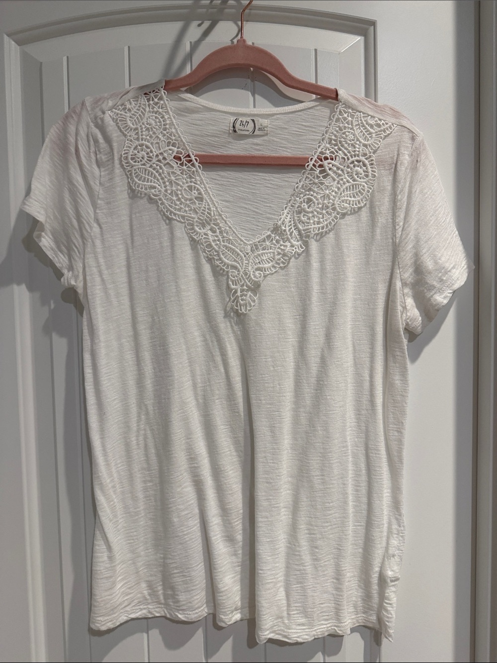 Lace Trim V-Neck Short Sleeve Tee - White